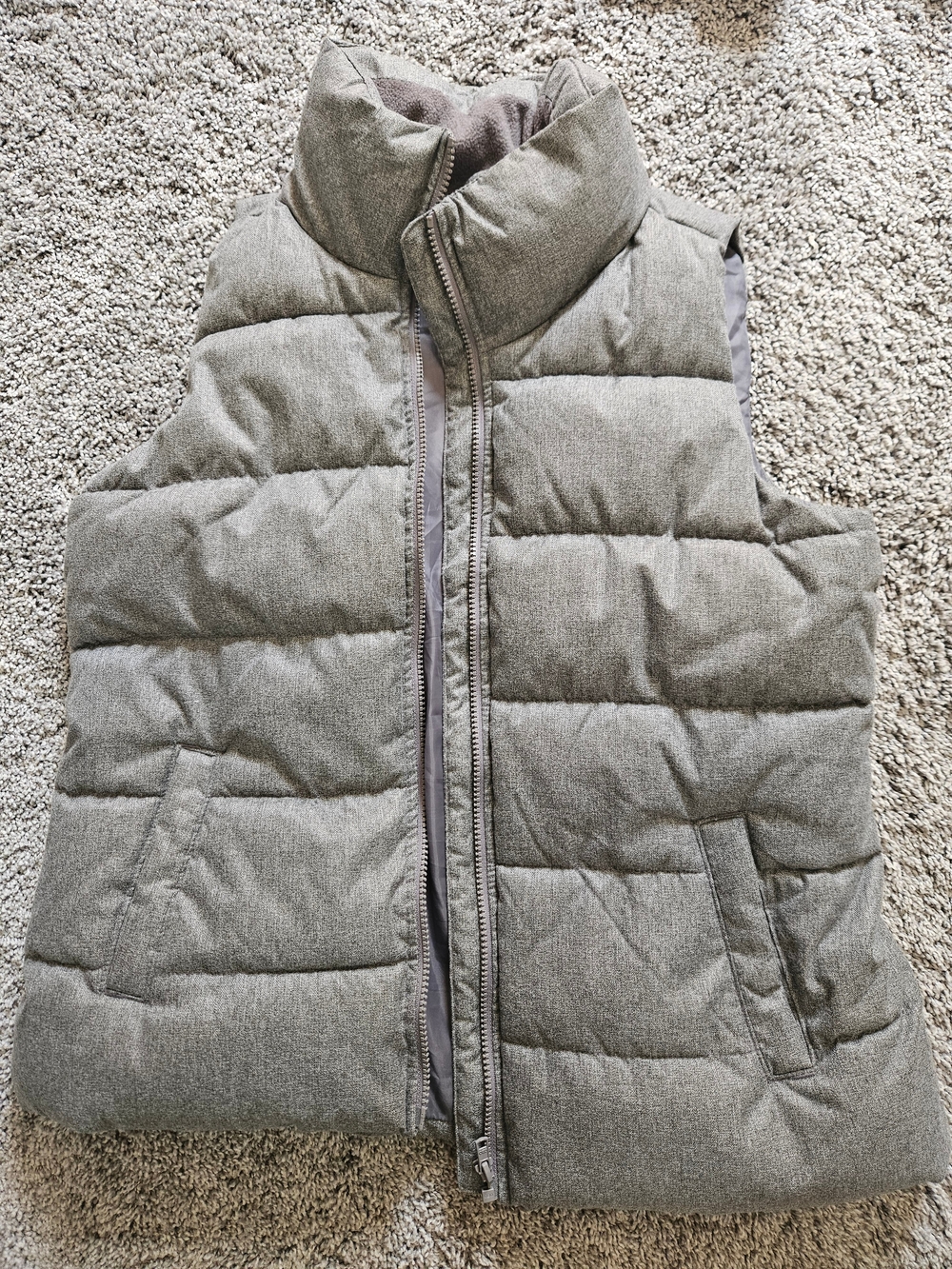 Old Navy Gray Quilted Women's Puffer Vest